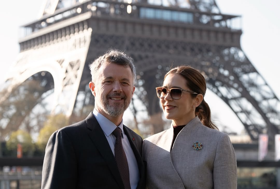 Amidst the splendor of the Seine and Notre Dame, King Frederik and Queen Mary end their Parisian visit in style